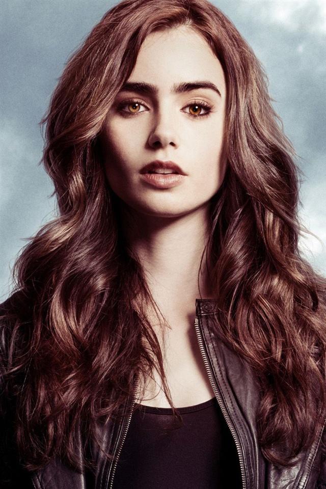Images of Lily Collins | 640x960