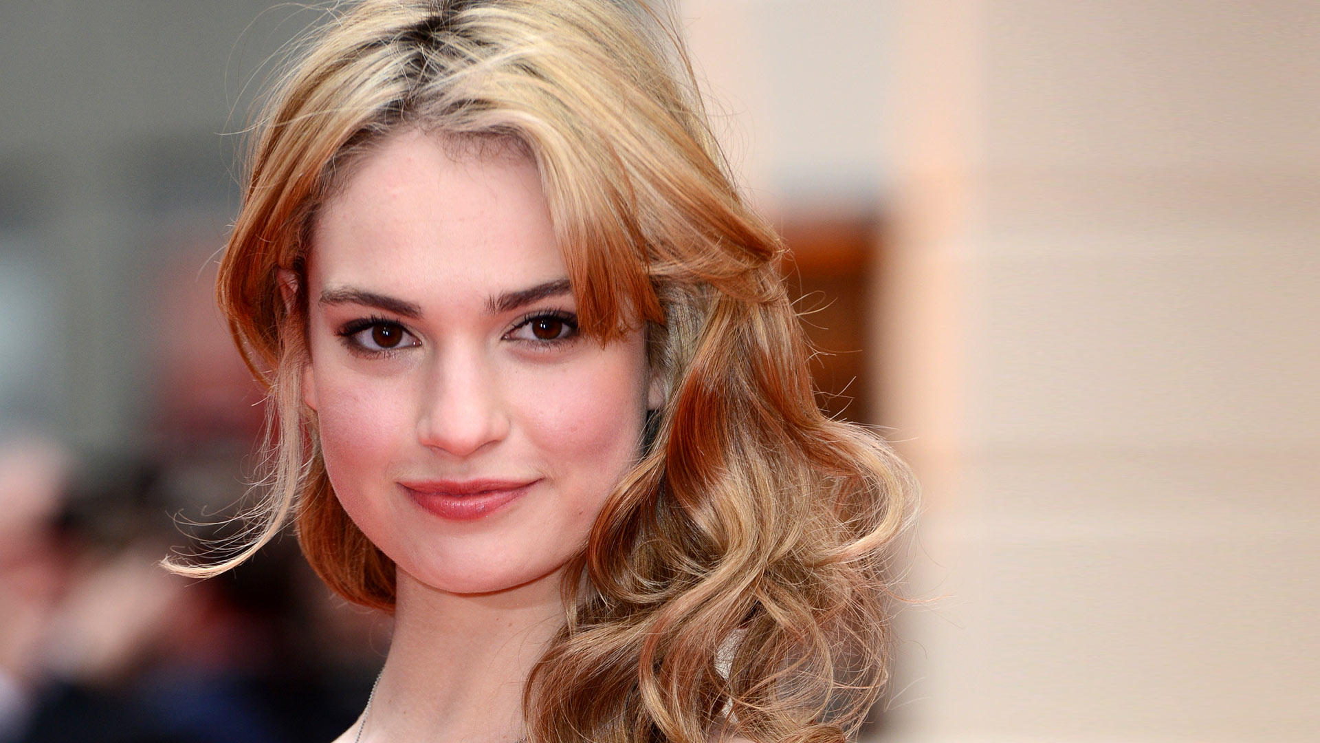 High Resolution Wallpaper | Lily James 1920x1080 px