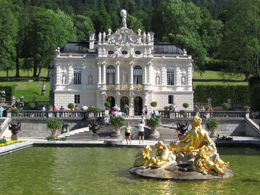 HQ Linderhof Palace Wallpapers | File 140.77Kb