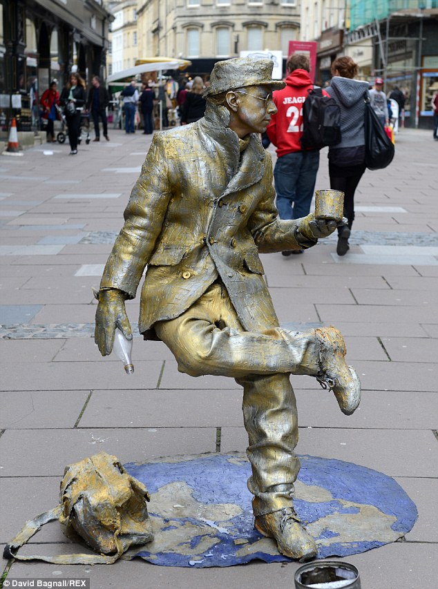 634x853 > Living Statue Wallpapers