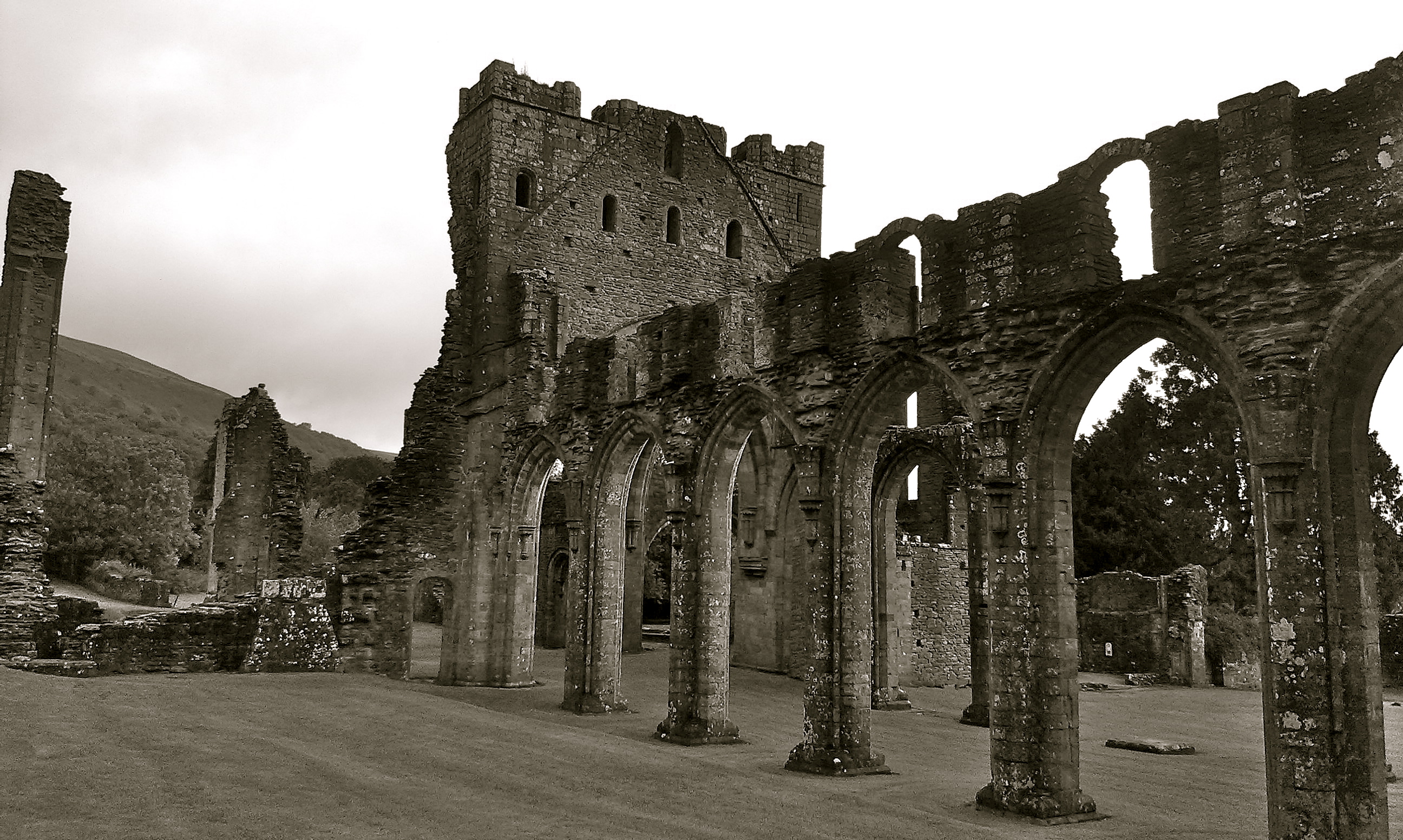 Images of Llanthony Priory | 2592x1552