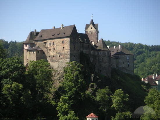 Amazing Loket Castle Pictures & Backgrounds