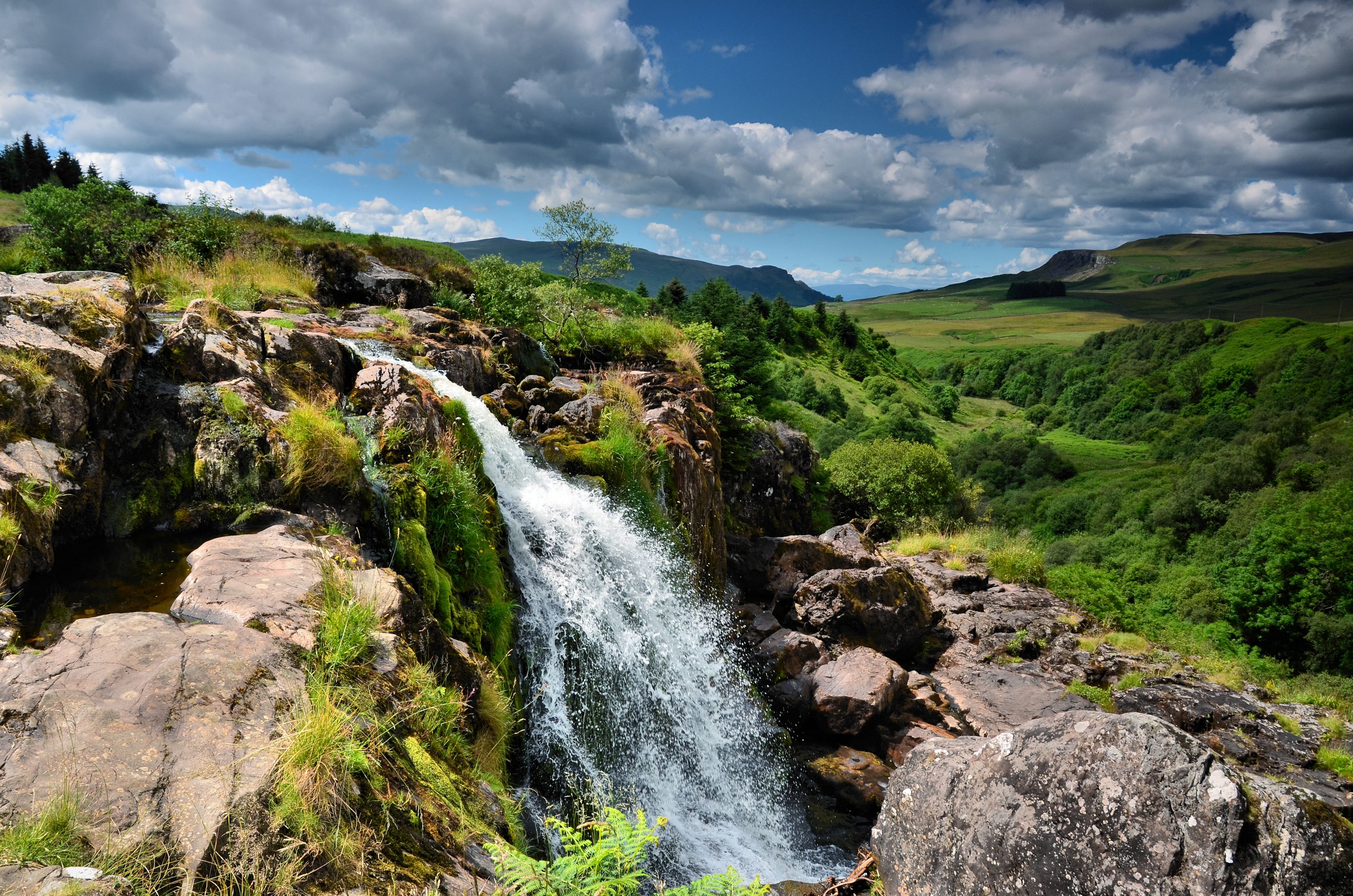 Amazing Loup Of Fintry Waterfall Pictures & Backgrounds