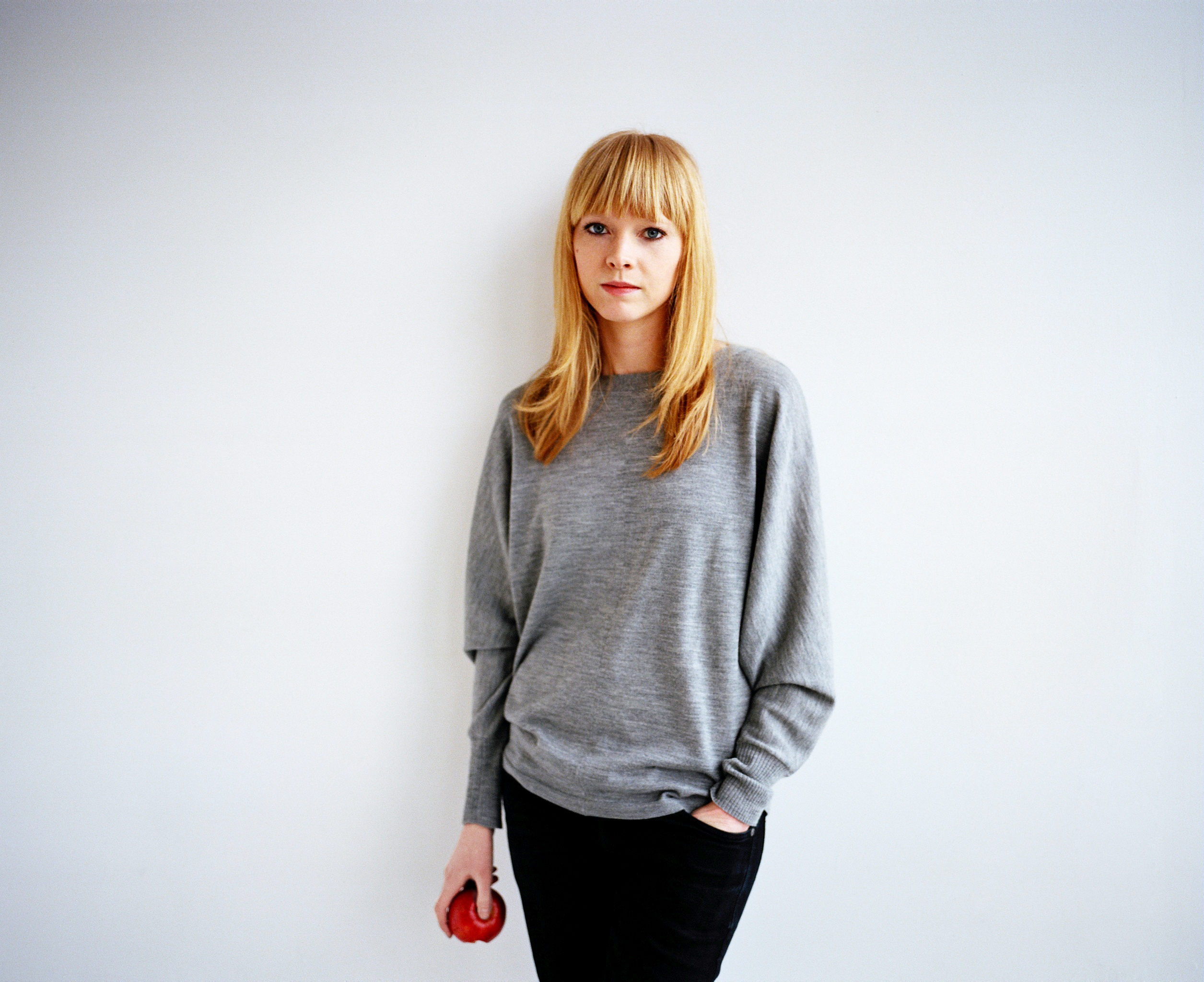 High Resolution Wallpaper | Lucy Rose 2511x2048 px
