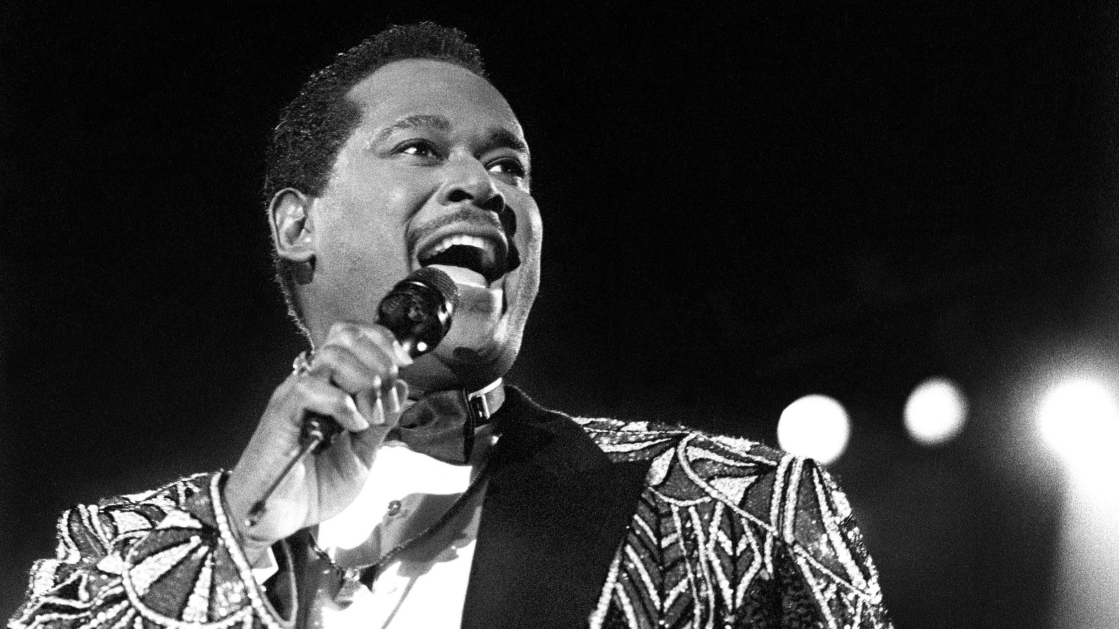 2249x1266 > Luther Vandross Wallpapers