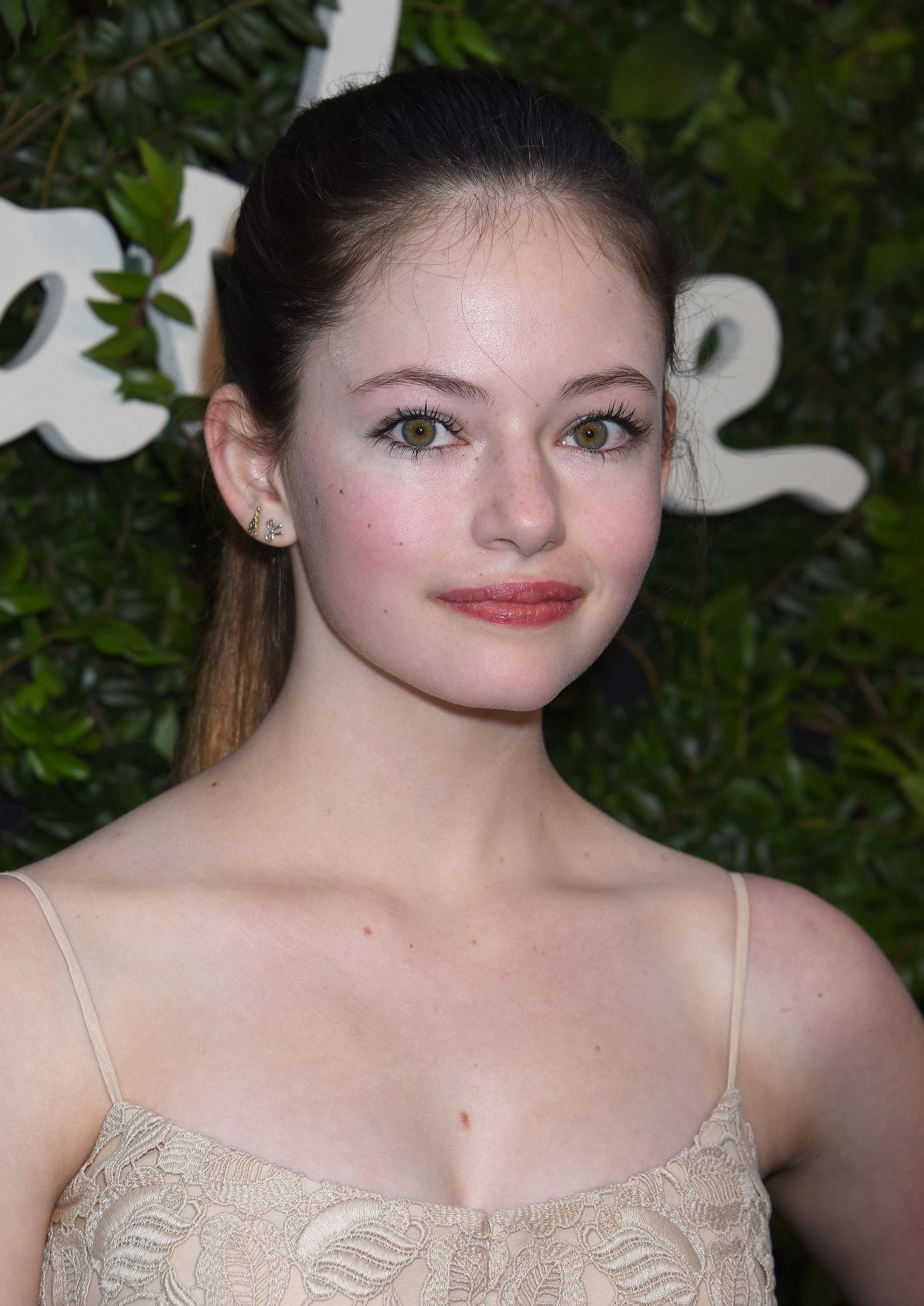 Mackenzie Foy High Quality Background on Wallpapers Vista