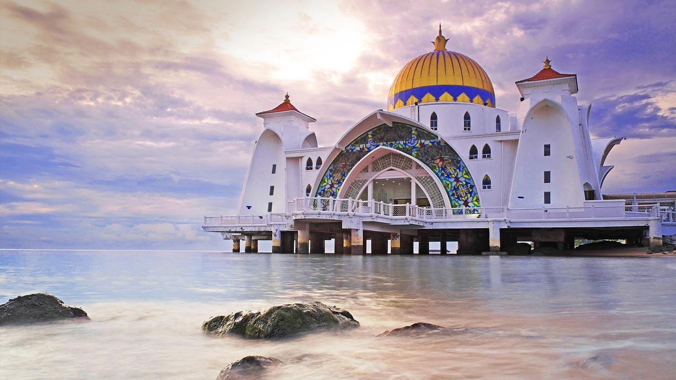 HD Quality Wallpaper | Collection: Religious, 1366x768 Malacca Straits Mosque