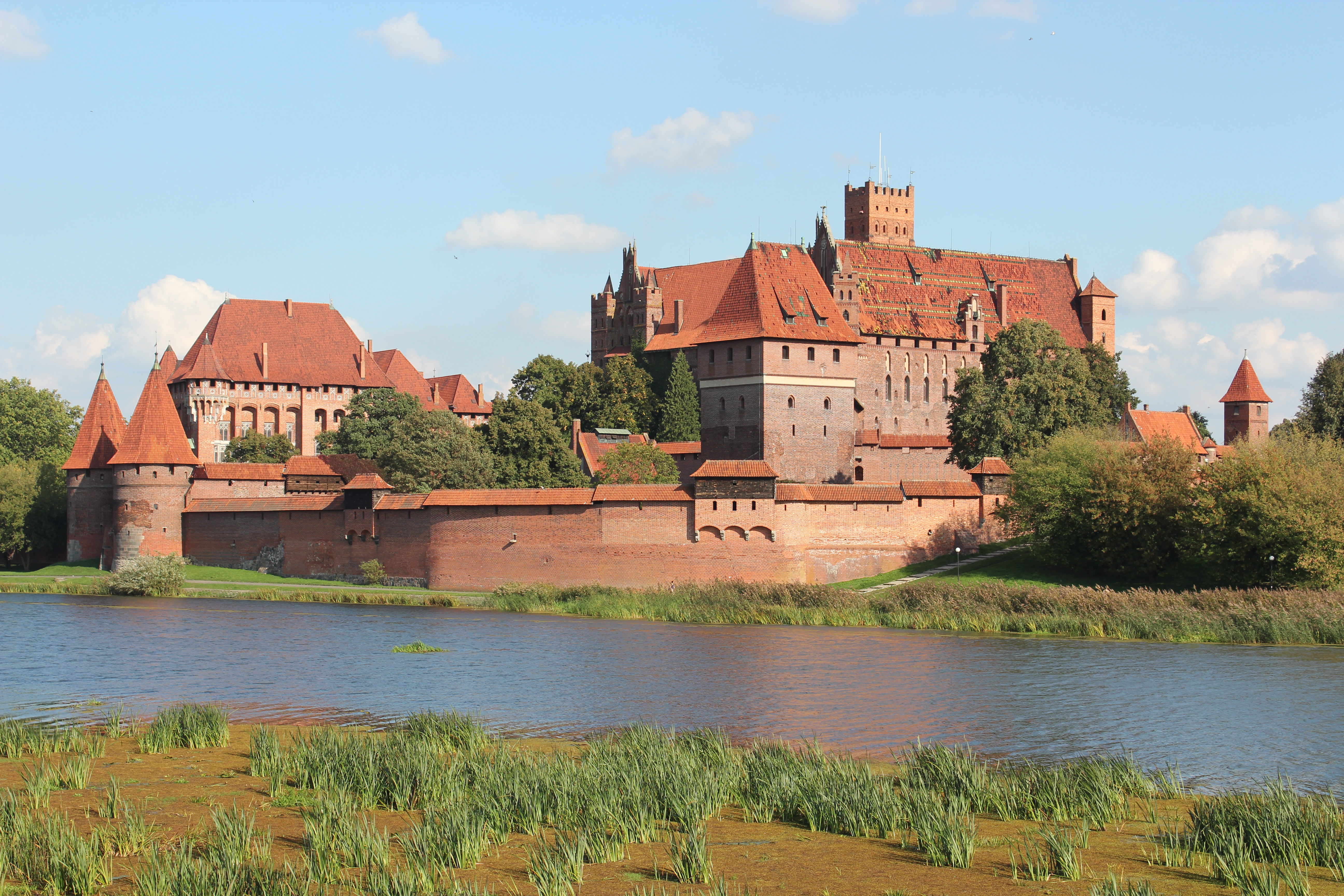 Malbork Castle HD wallpapers, Desktop wallpaper - most viewed