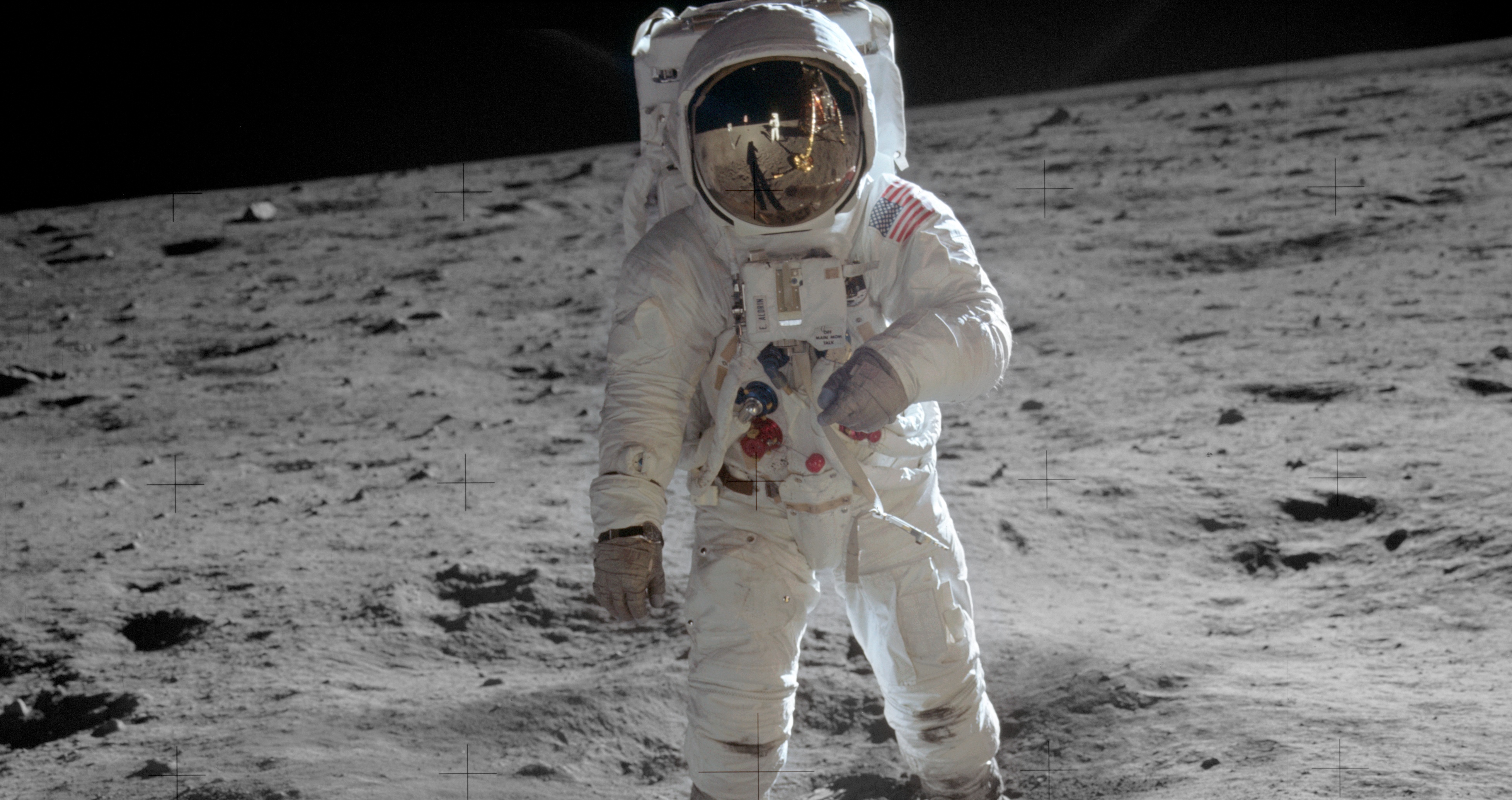 HQ Man On The Moon Wallpapers | File 1994.48Kb