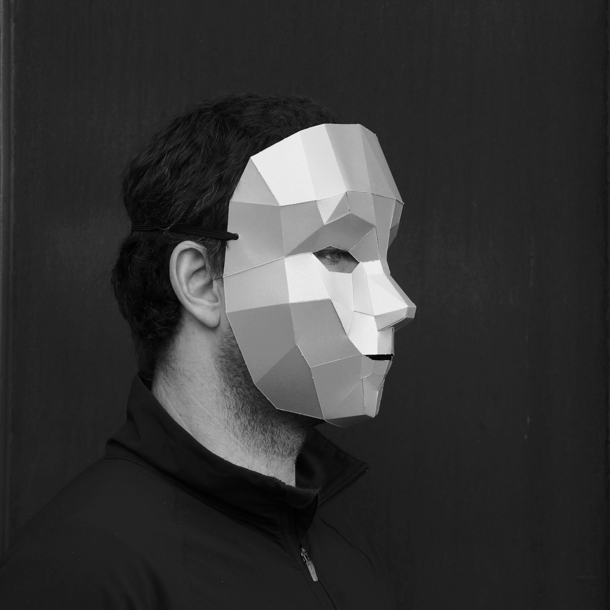 Реальное лицо маска. Человек в маске. Бумажное лицо. Маска для лица. Маски для лица из бумаги.