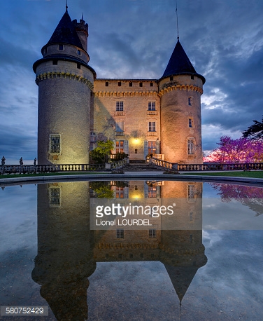 Images of Mecues Castle | 376x458