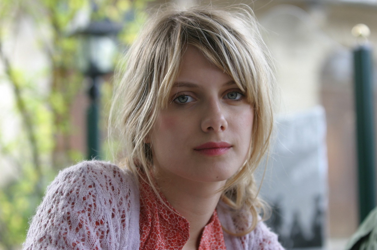 1200x797 > Melanie Laurent Wallpapers