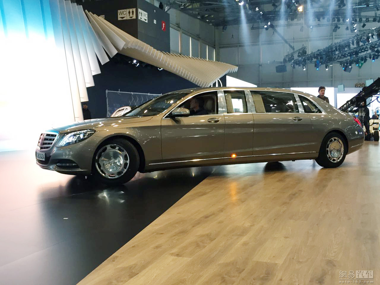 Amazing Mercedes Maybach S600 Pullman Pictures & Backgrounds