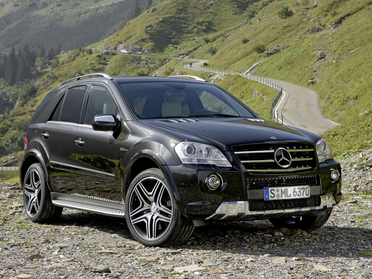 Amazing Mercedes-Benz ML63 AMG Pictures & Backgrounds