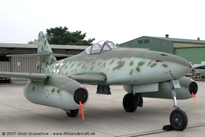 High Resolution Wallpaper | Messerschmitt Me 262 700x467 px