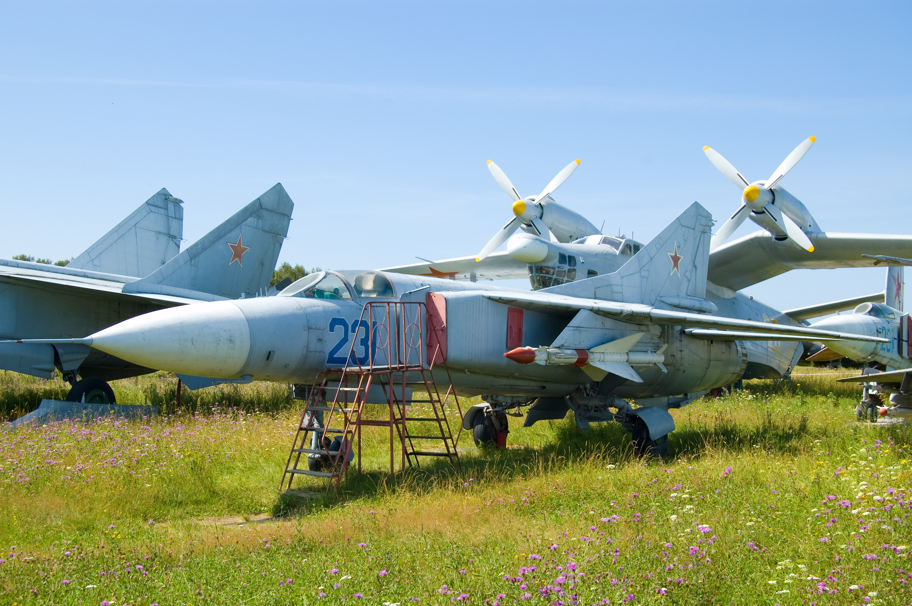 3008x2000 > Mikoyan-Gurevich MiG-23 Wallpapers