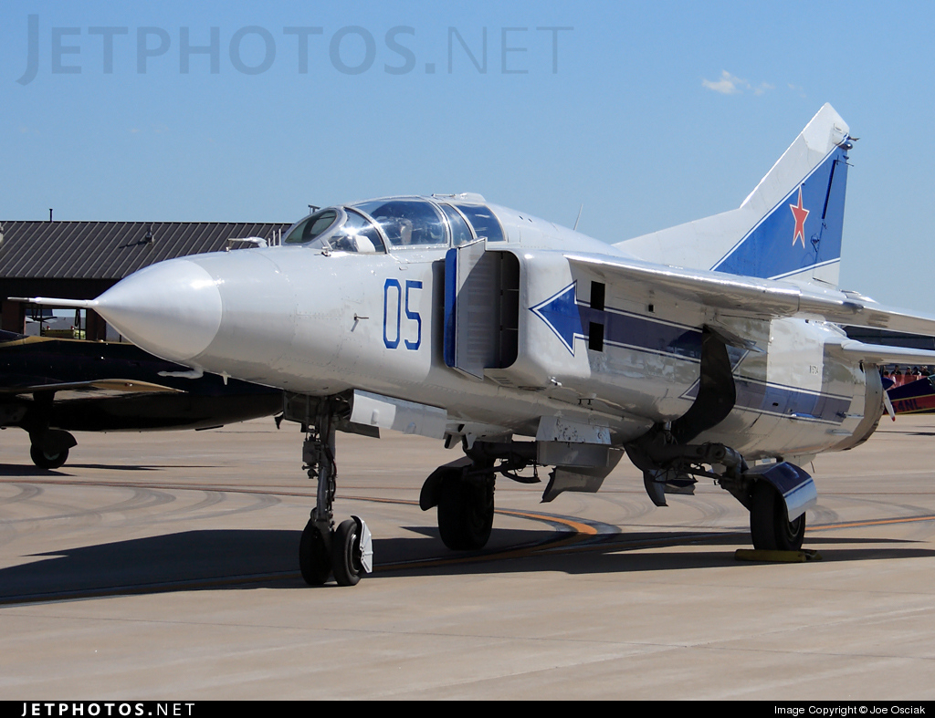 Mikoyan-Gurevich MiG-23 #8