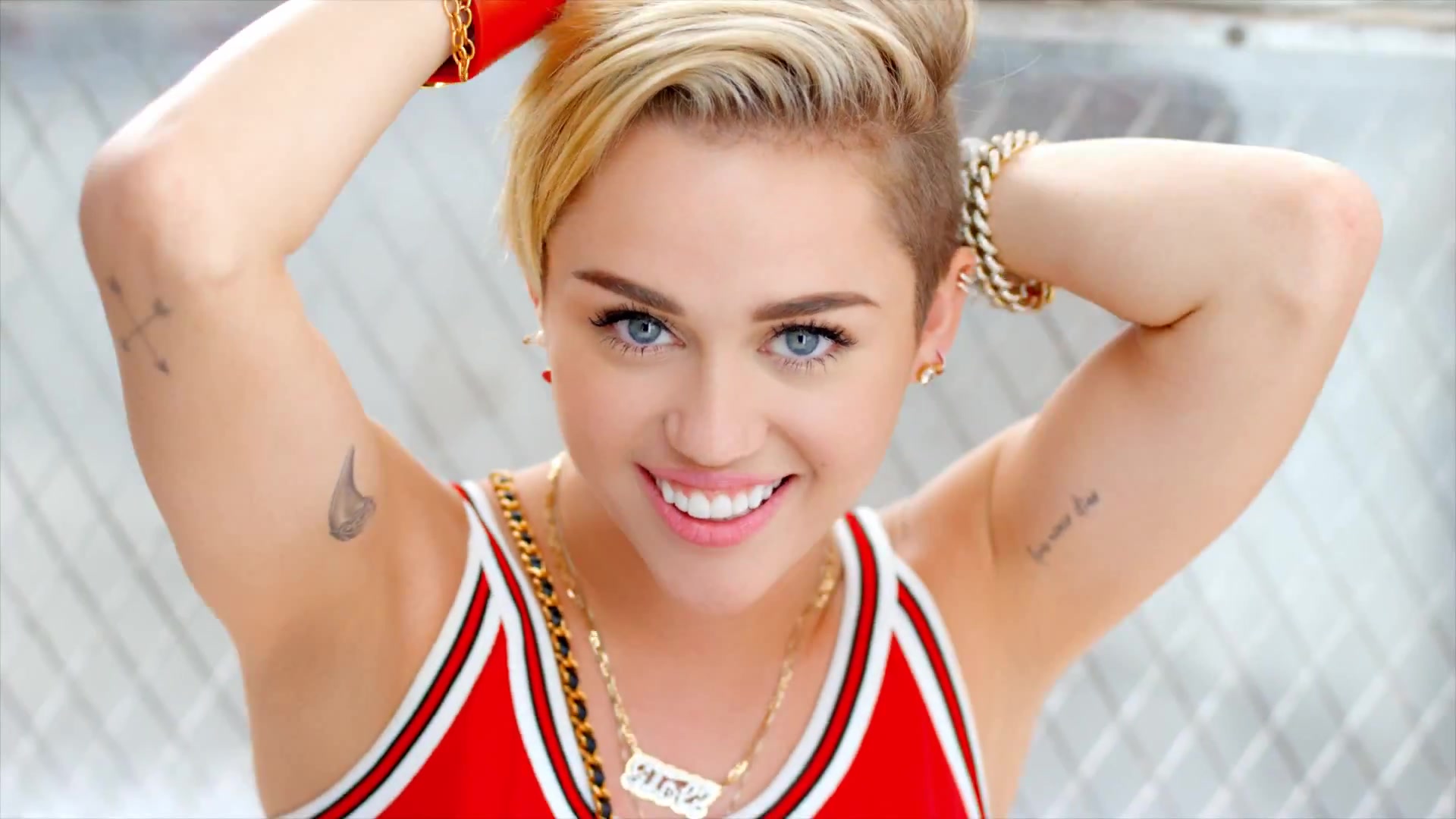 Miley Cyrus #22