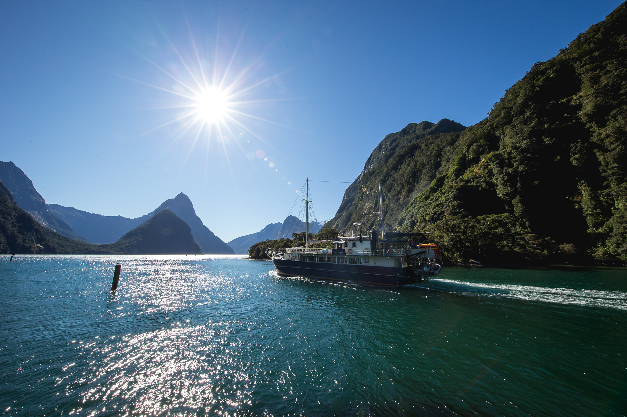 Amazing Milford Sound Pictures & Backgrounds