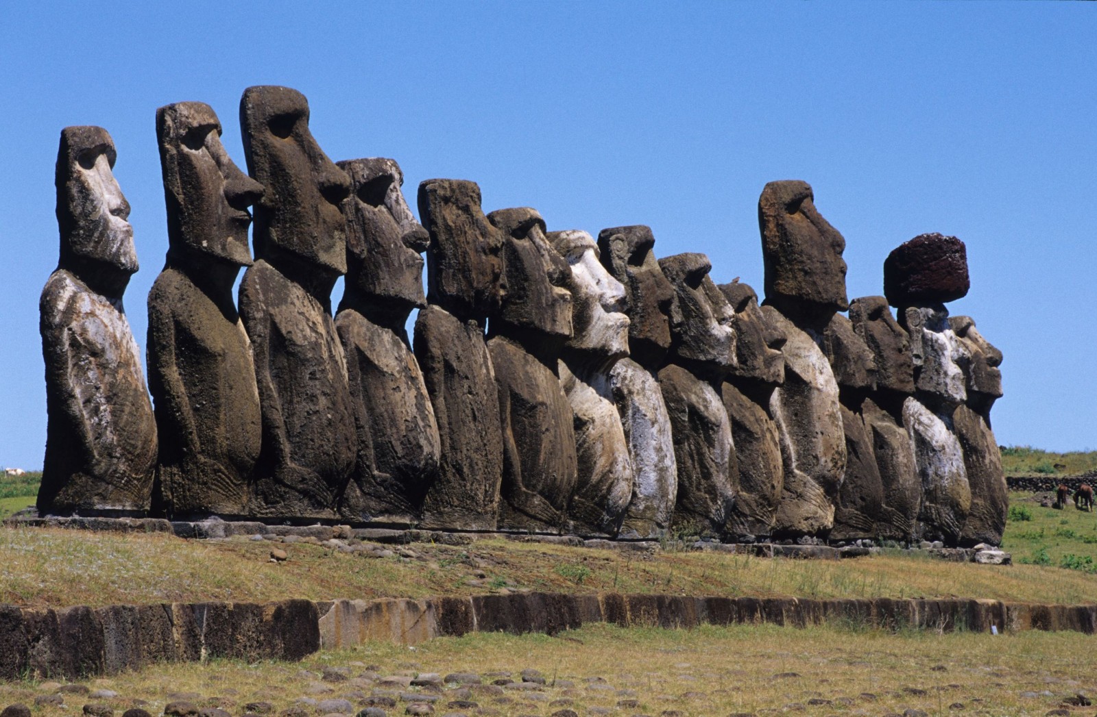HD Quality Wallpaper | Collection: Man Made, 1600x1047 Moai