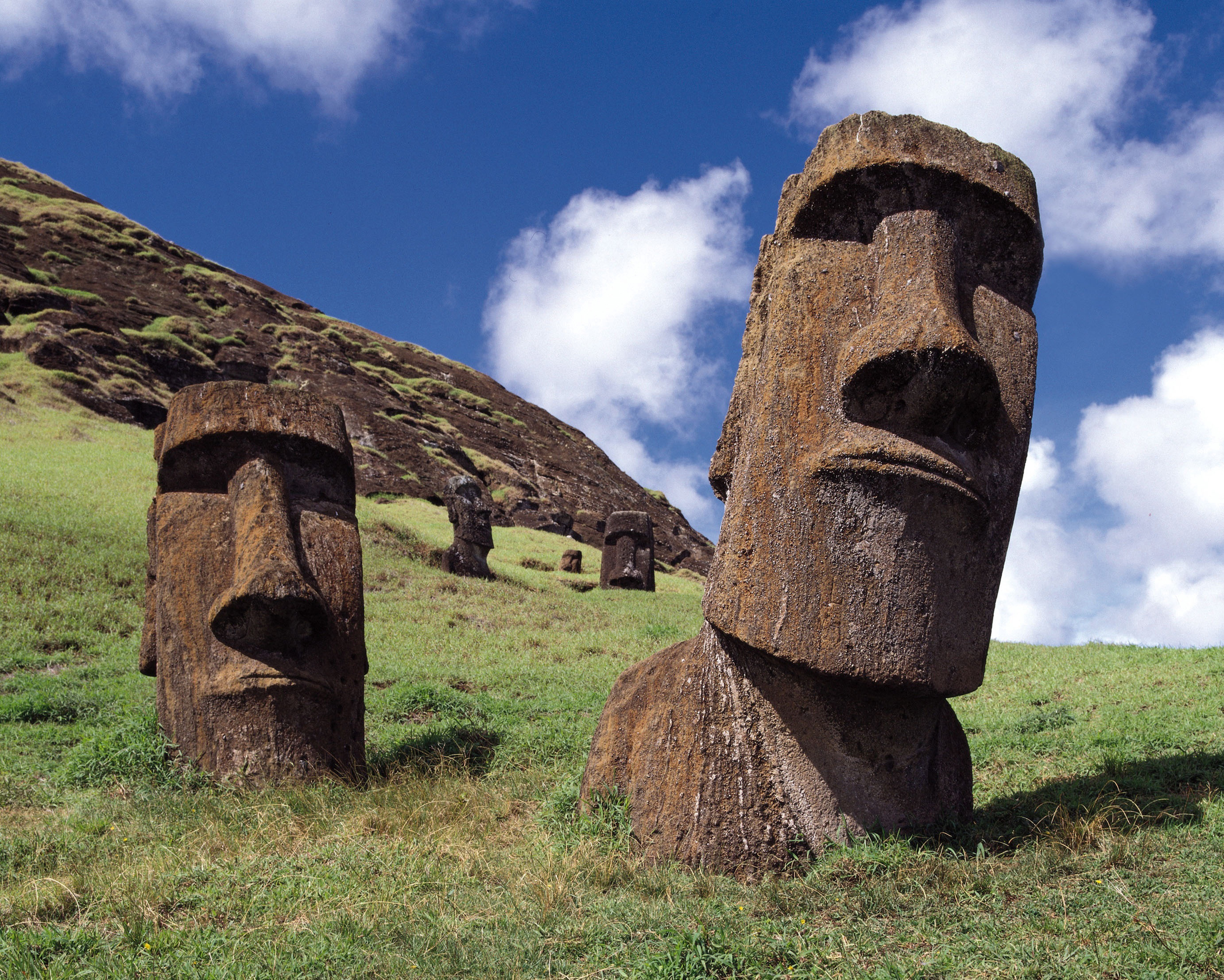 Images of Moai | 2764x2214