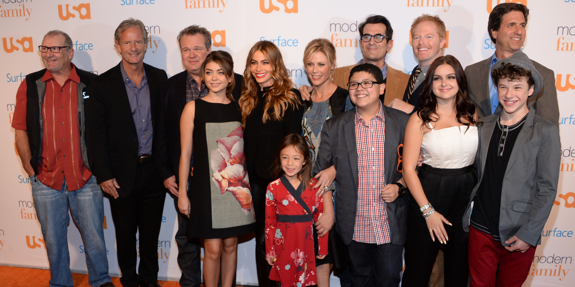 2000x1000 > Modern Family Wallpapers