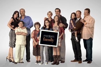 Nice wallpapers Modern Family 350x232px