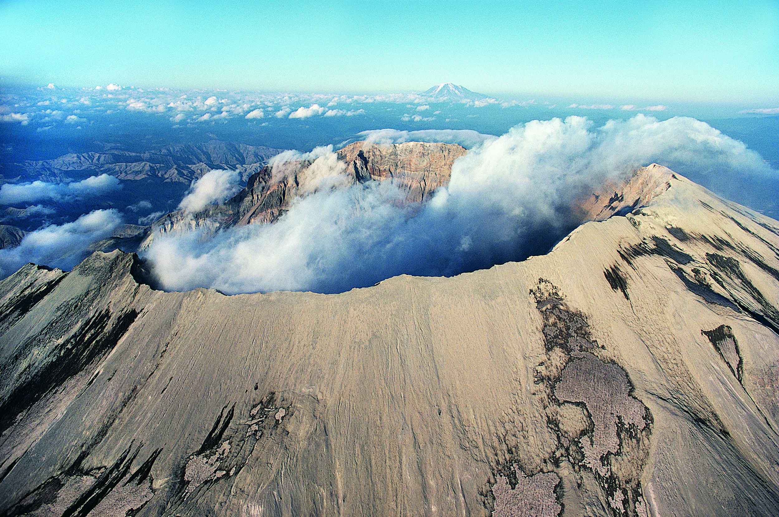 Наивысший вулкан северной америки. Вулкан сент-Хеленс. Гора сент-Хеленс США. Извержение горы сент-Хеленс. Вулкан сент Хеленс 1980.
