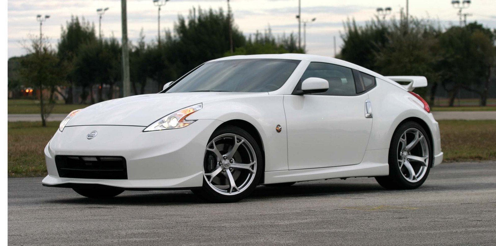 Amazing Nissan 370Z Pictures & Backgrounds
