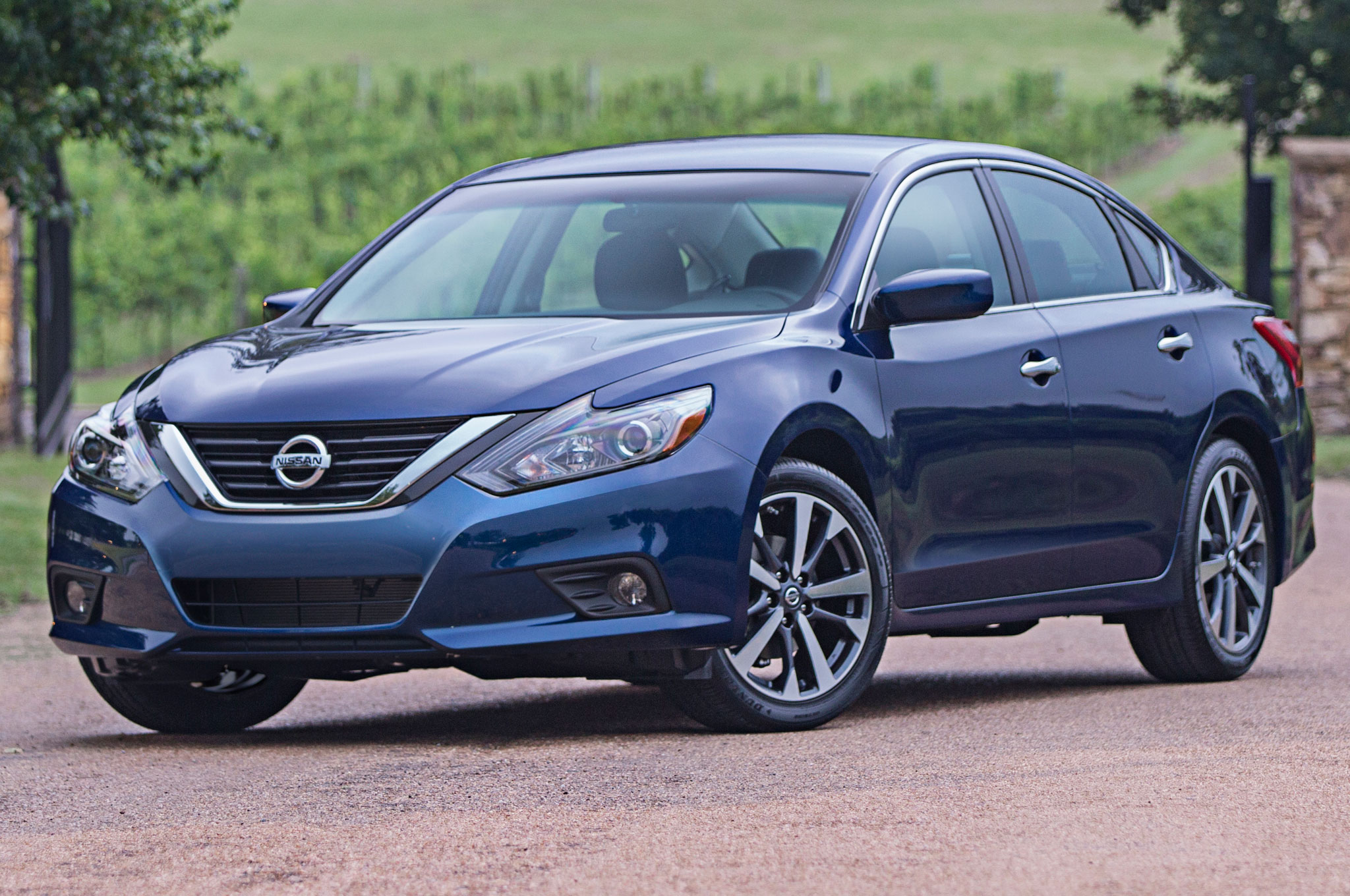 2048x1360 > Nissan Altima Wallpapers