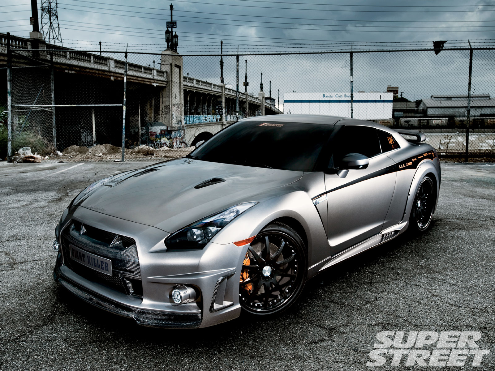 Amazing Nissan GT-R Pictures & Backgrounds