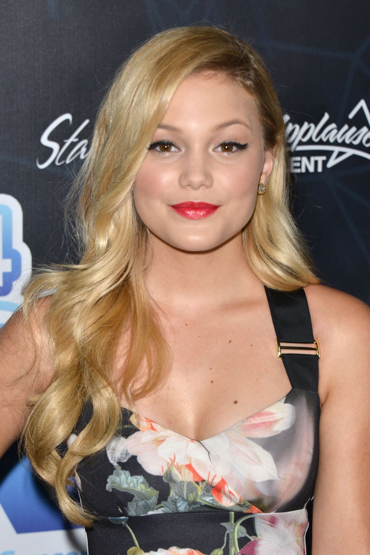Amazing Olivia Holt Pictures & Backgrounds