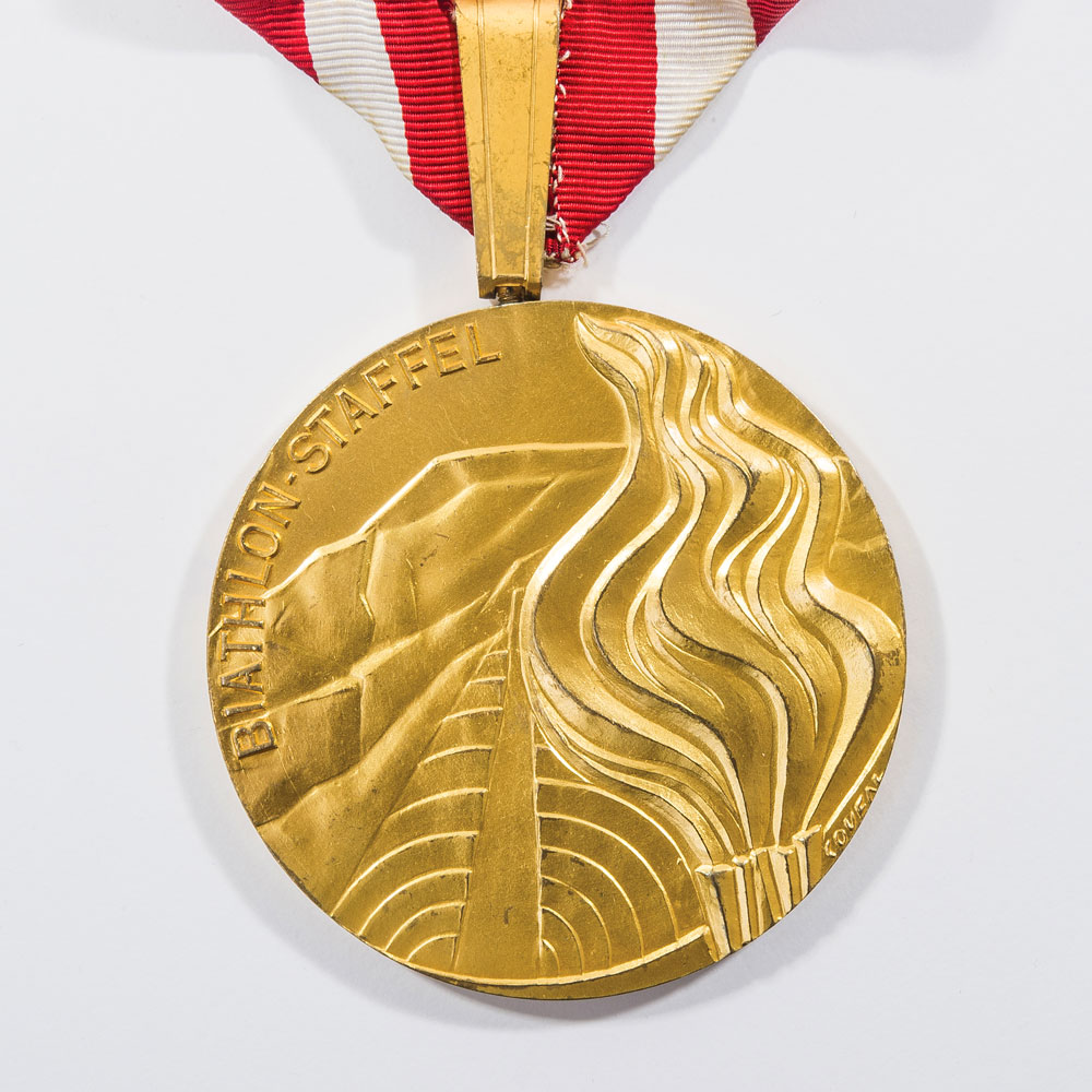 High Resolution Wallpaper | Olympic Gold Metal 1000x1000 px