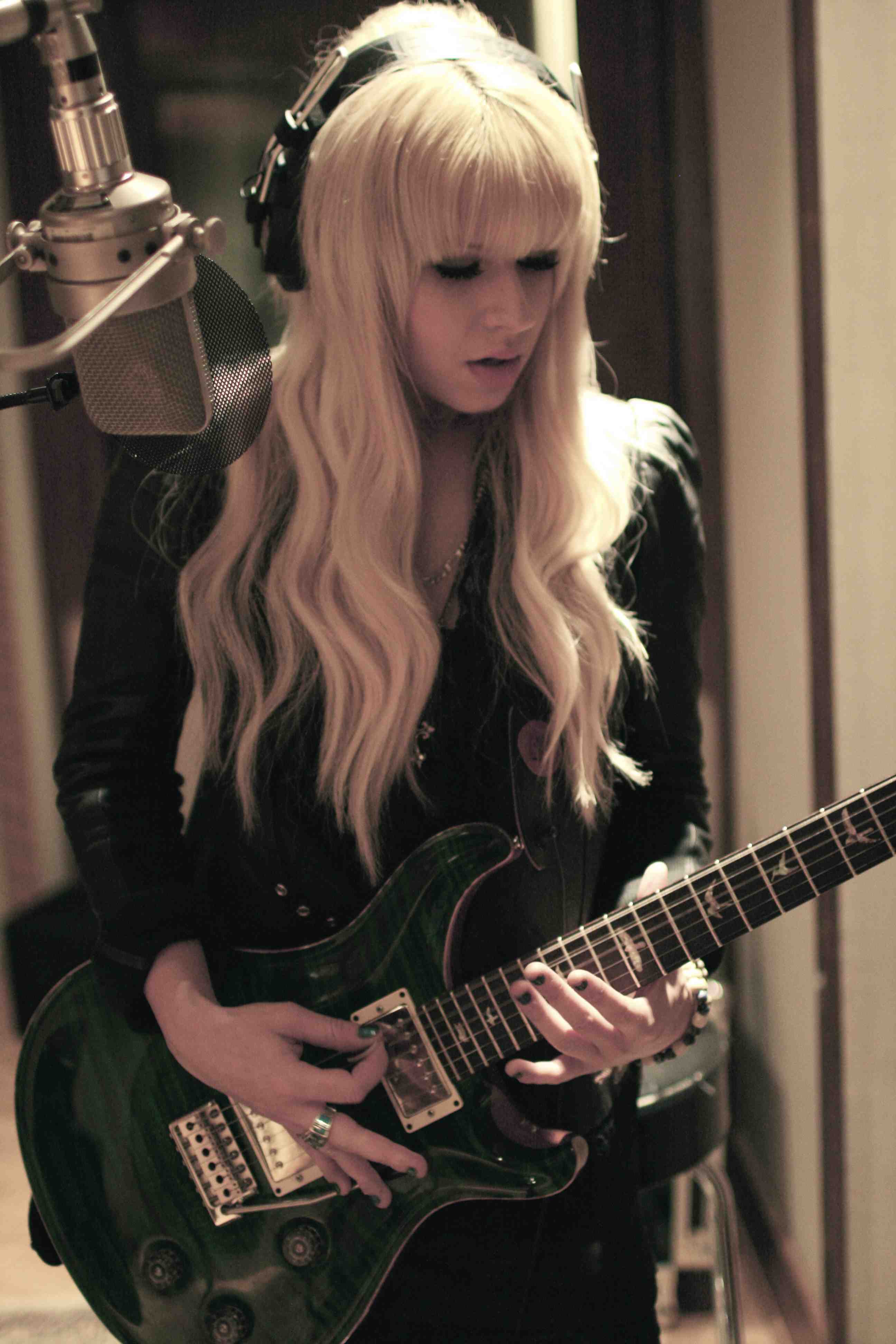 Orianthi Backgrounds, Compatible - PC, Mobile, Gadgets| 2592x3888 px
