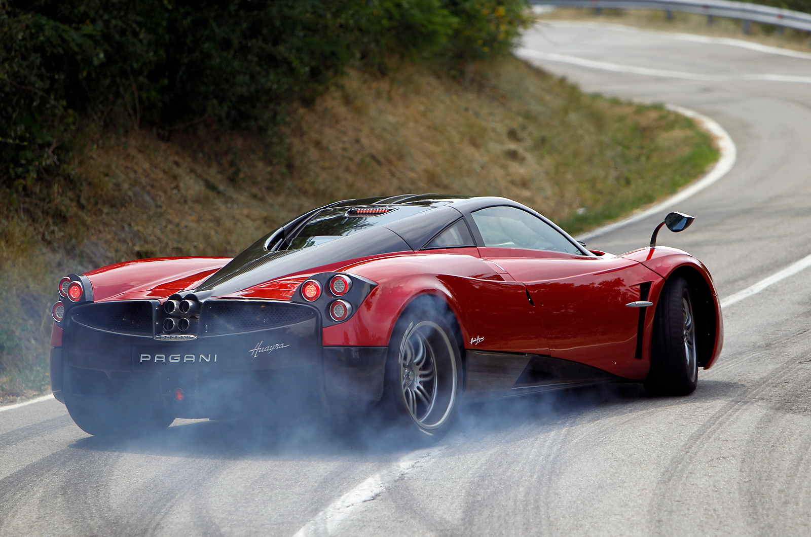 Amazing Pagani Huayra Pictures & Backgrounds