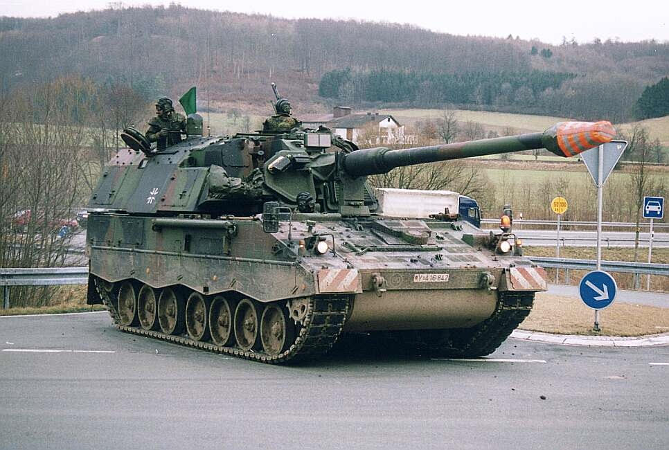 Panzerhaubitze 2000 #9