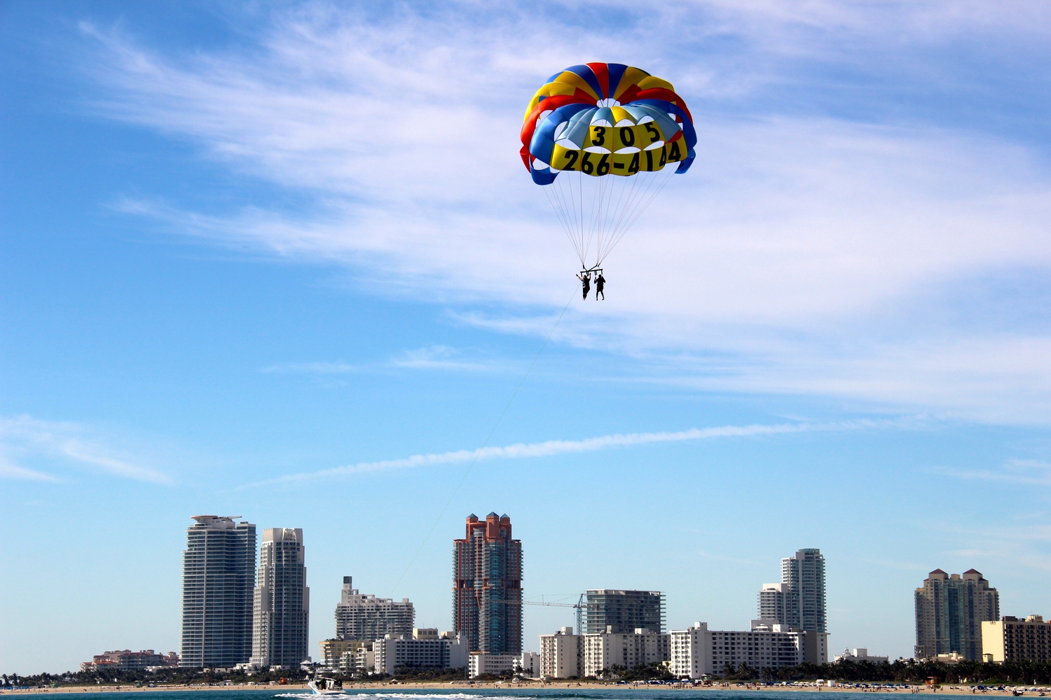 Amazing Parasailing Pictures & Backgrounds