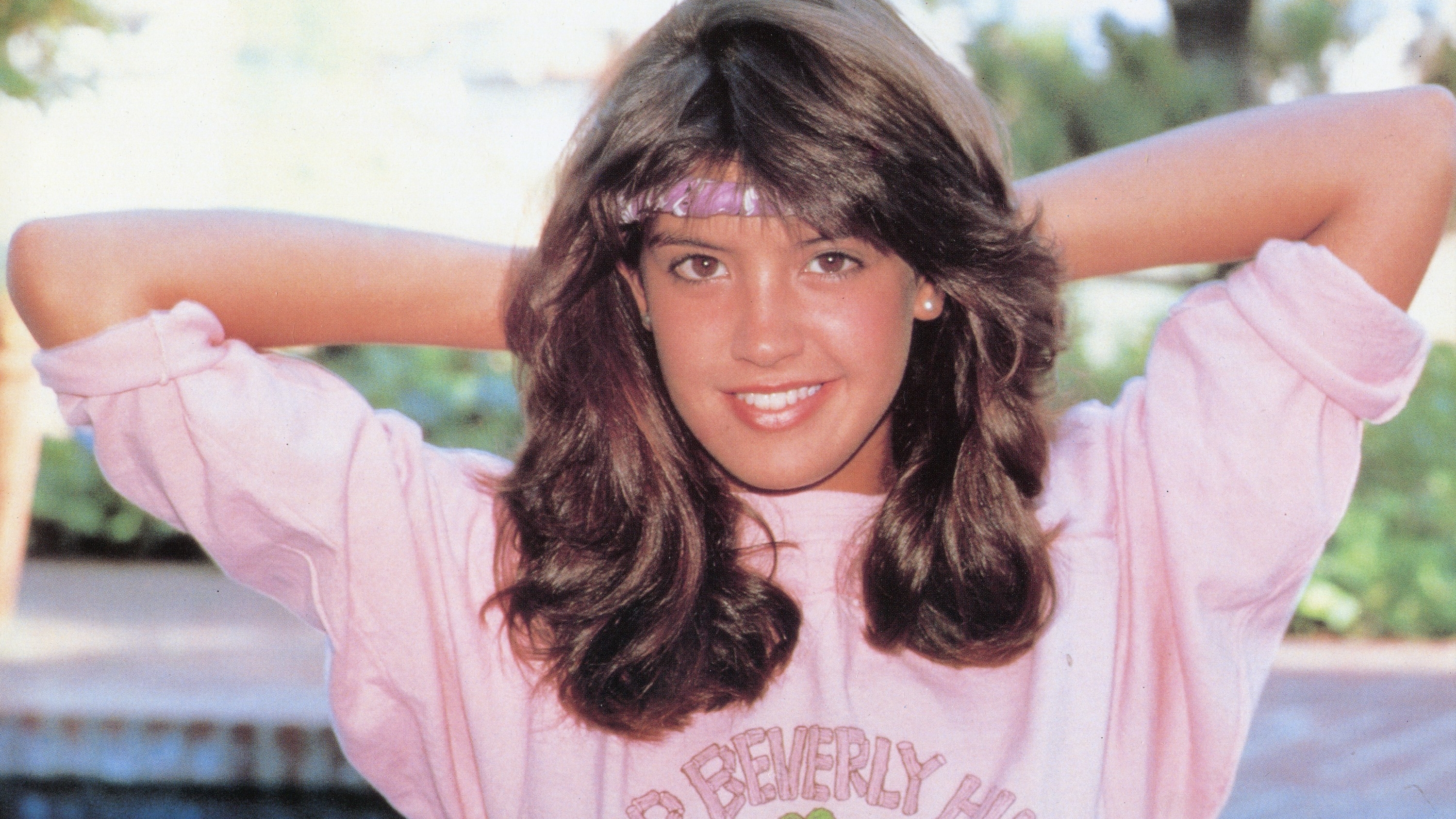 Amazing Phoebe Cates Pictures & Backgrounds