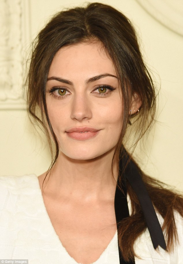 HD Quality Wallpaper | Collection: Celebrity, 634x913 Phoebe Tonkin