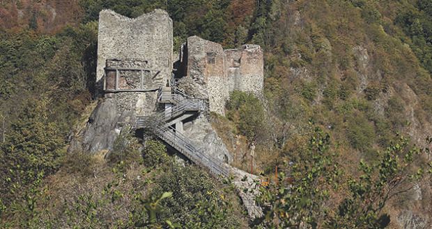 Poenari Castle Backgrounds on Wallpapers Vista