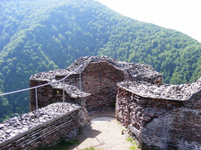 Amazing Poenari Castle Pictures & Backgrounds
