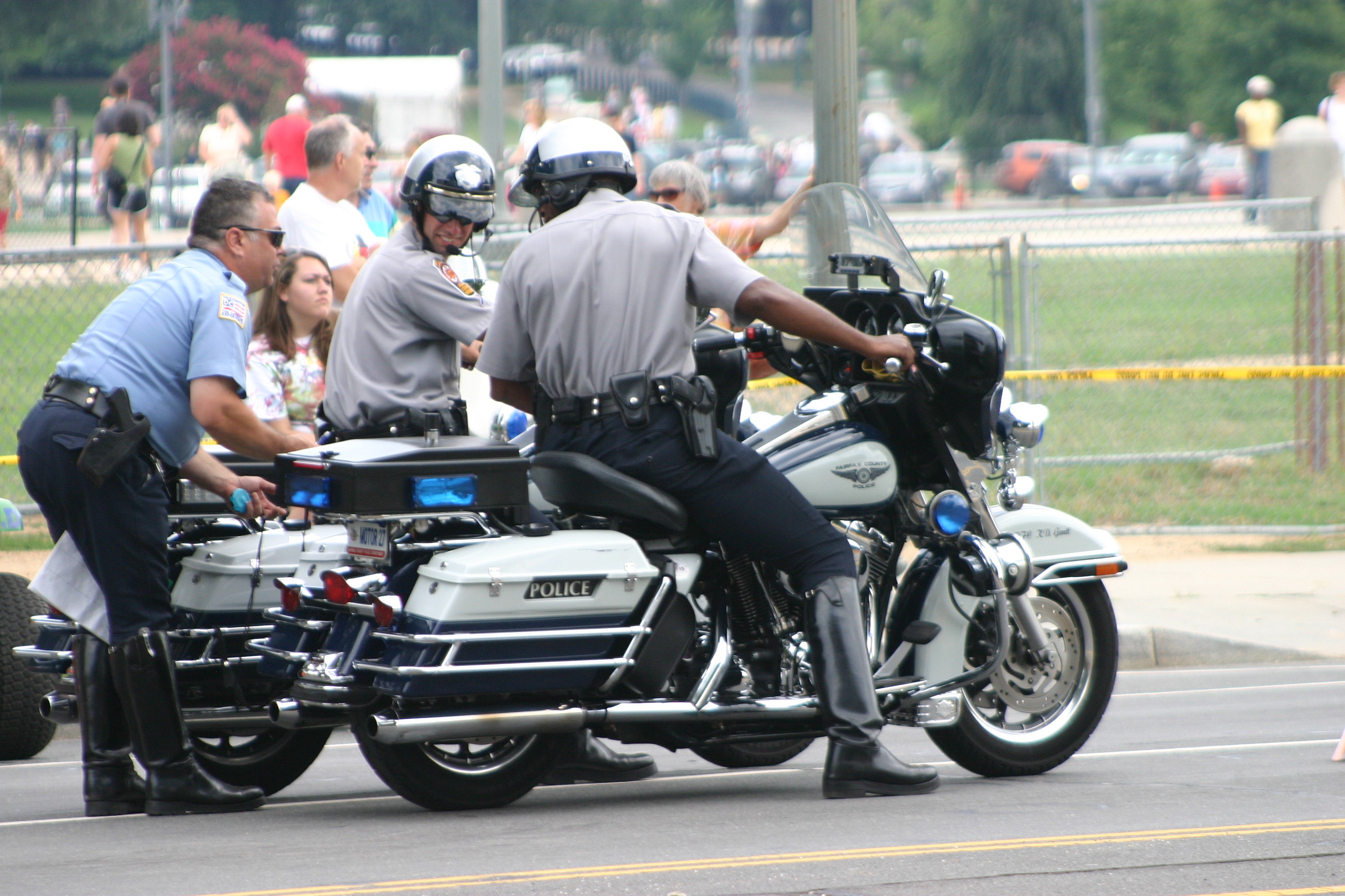 High Resolution Wallpaper | Police Motorcycle 3072x2048 px