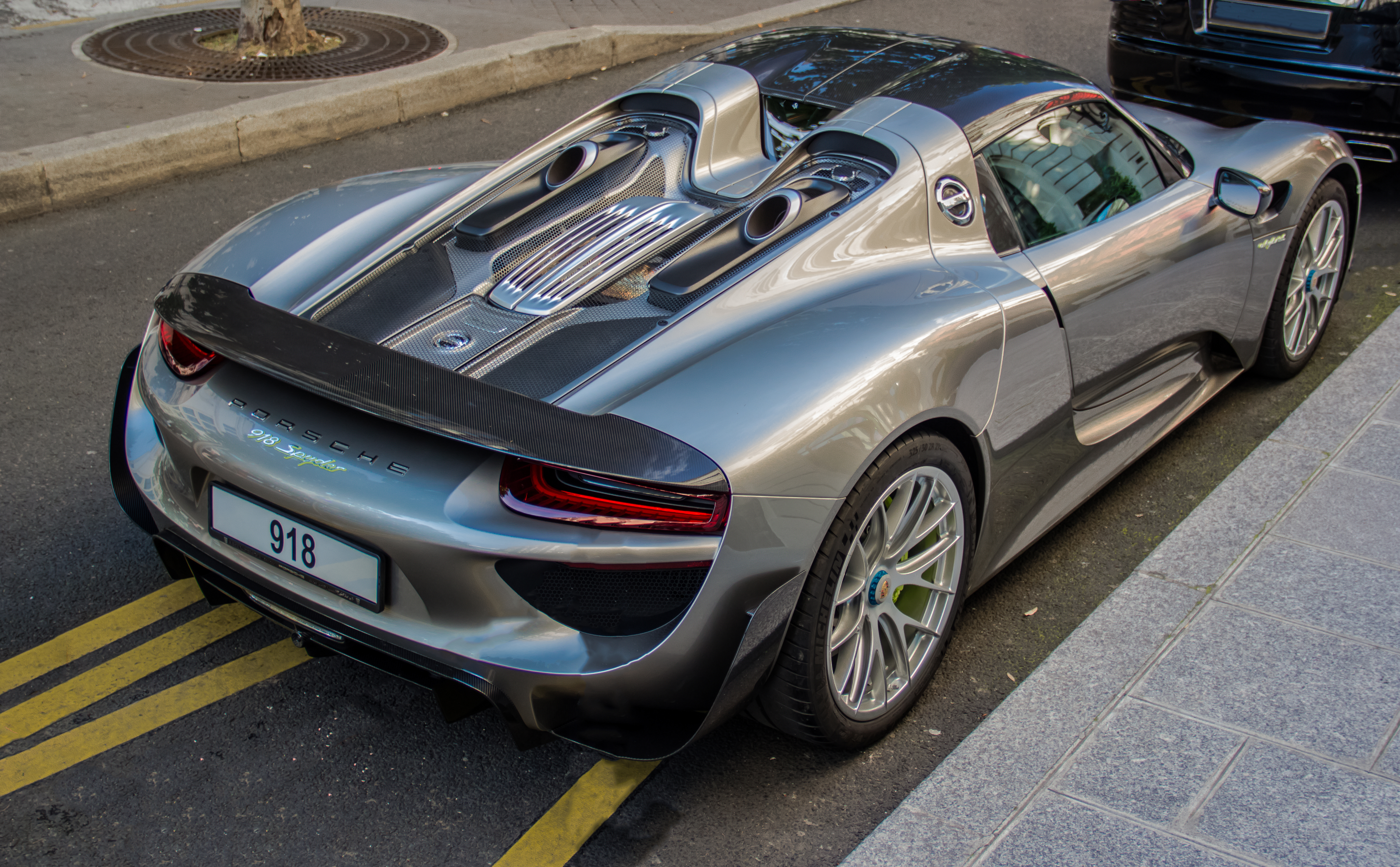 Nice Images Collection: Porsche 918 Spyder Desktop Wallpapers