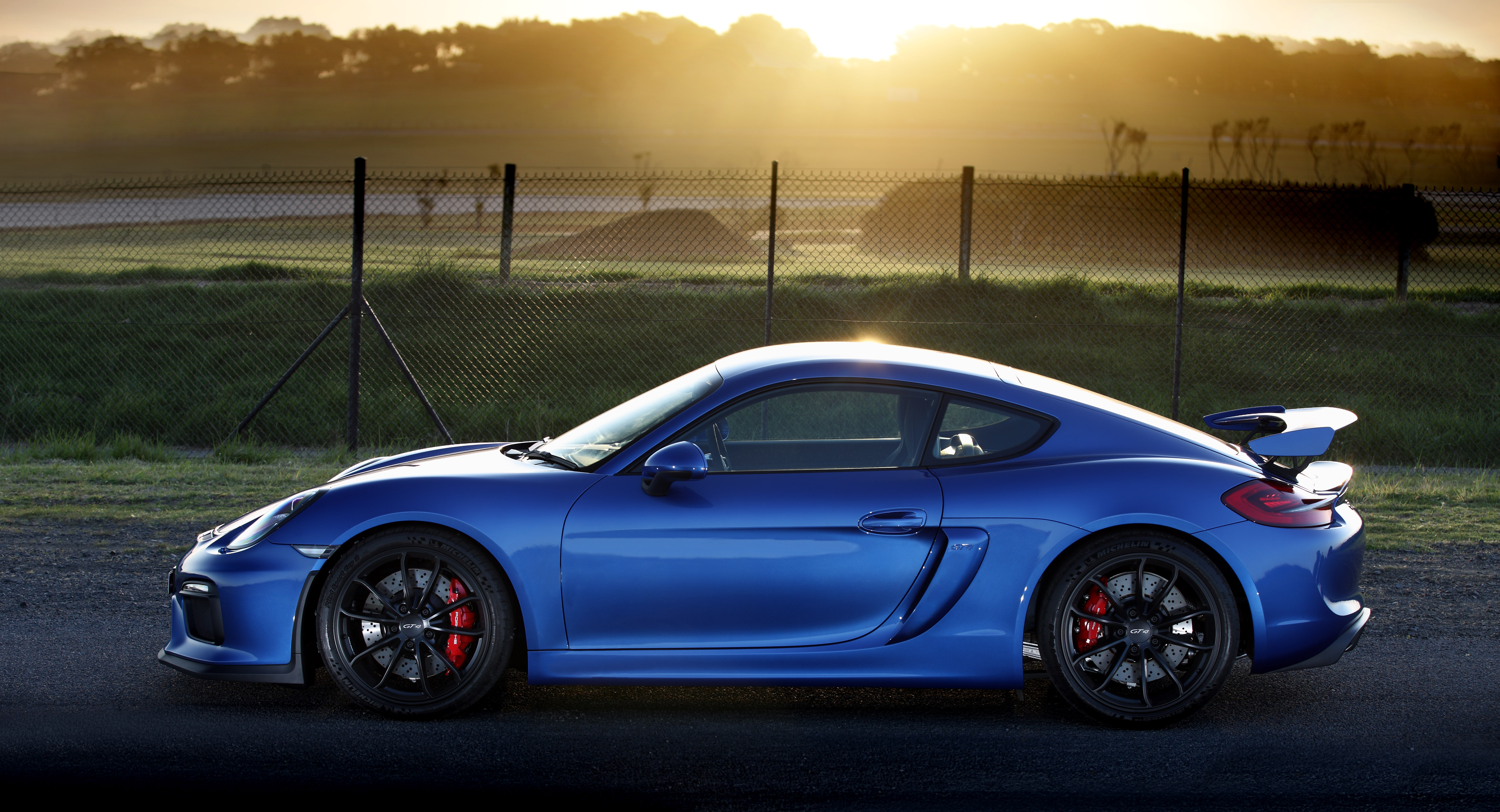 Images of Porsche Cayman GT4 | 6428x3480