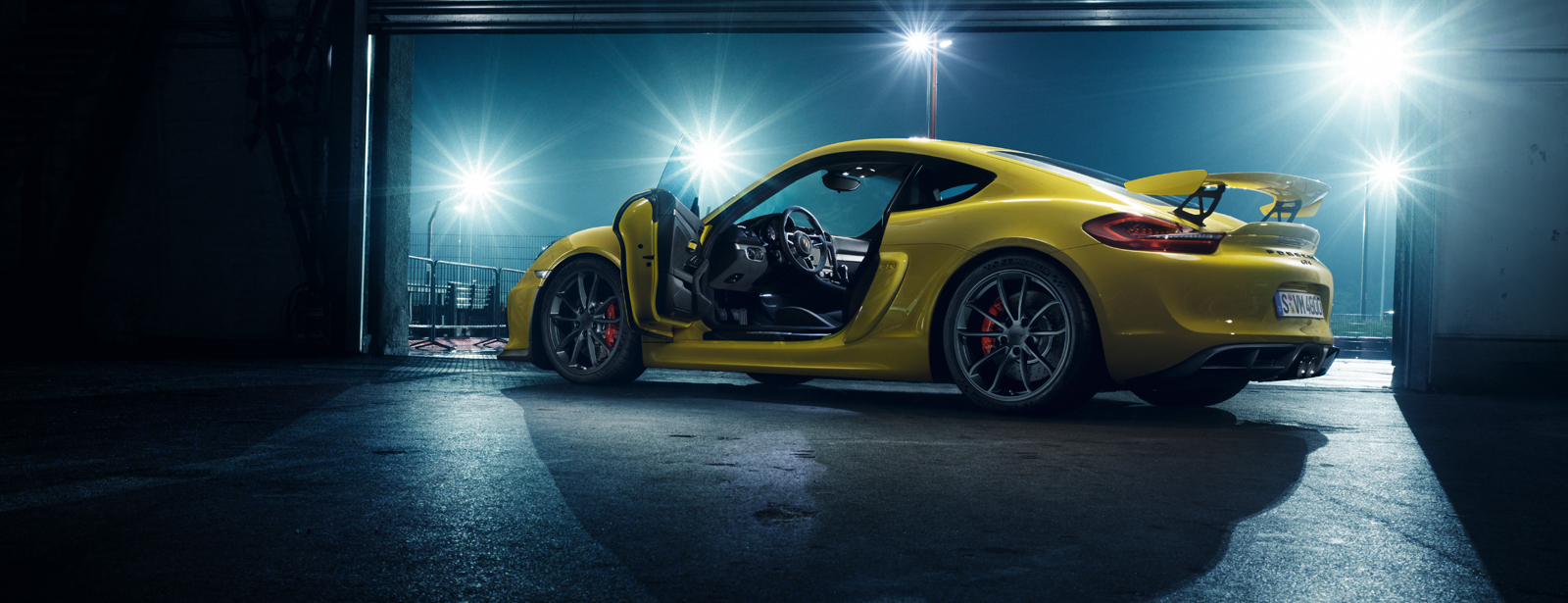 Nice Images Collection: Porsche Cayman GT4 Desktop Wallpapers