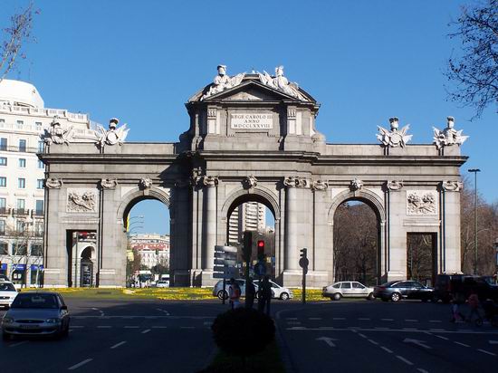 Puerta De Alcalá Backgrounds, Compatible - PC, Mobile, Gadgets| 550x412 px