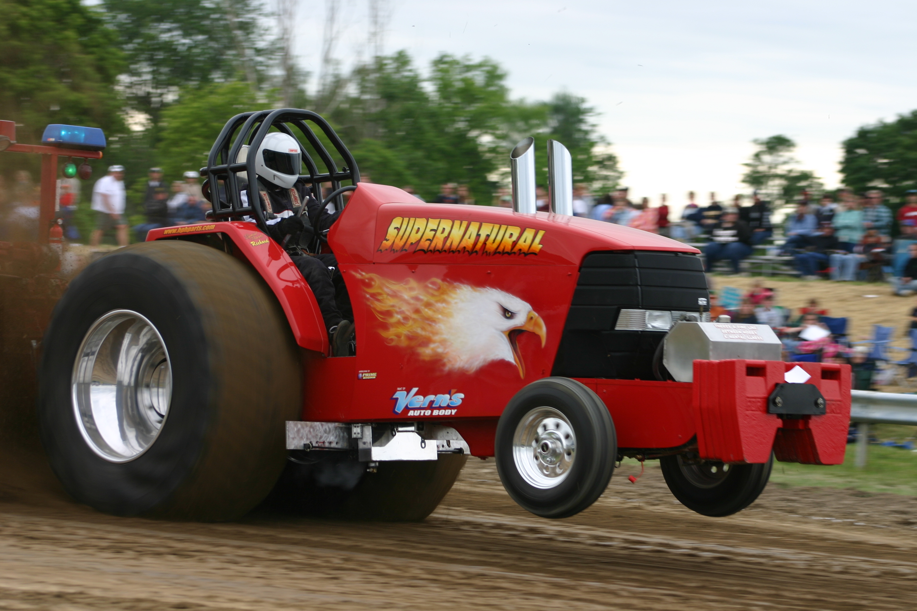 Amazing Pulling Tractor Pictures & Backgrounds