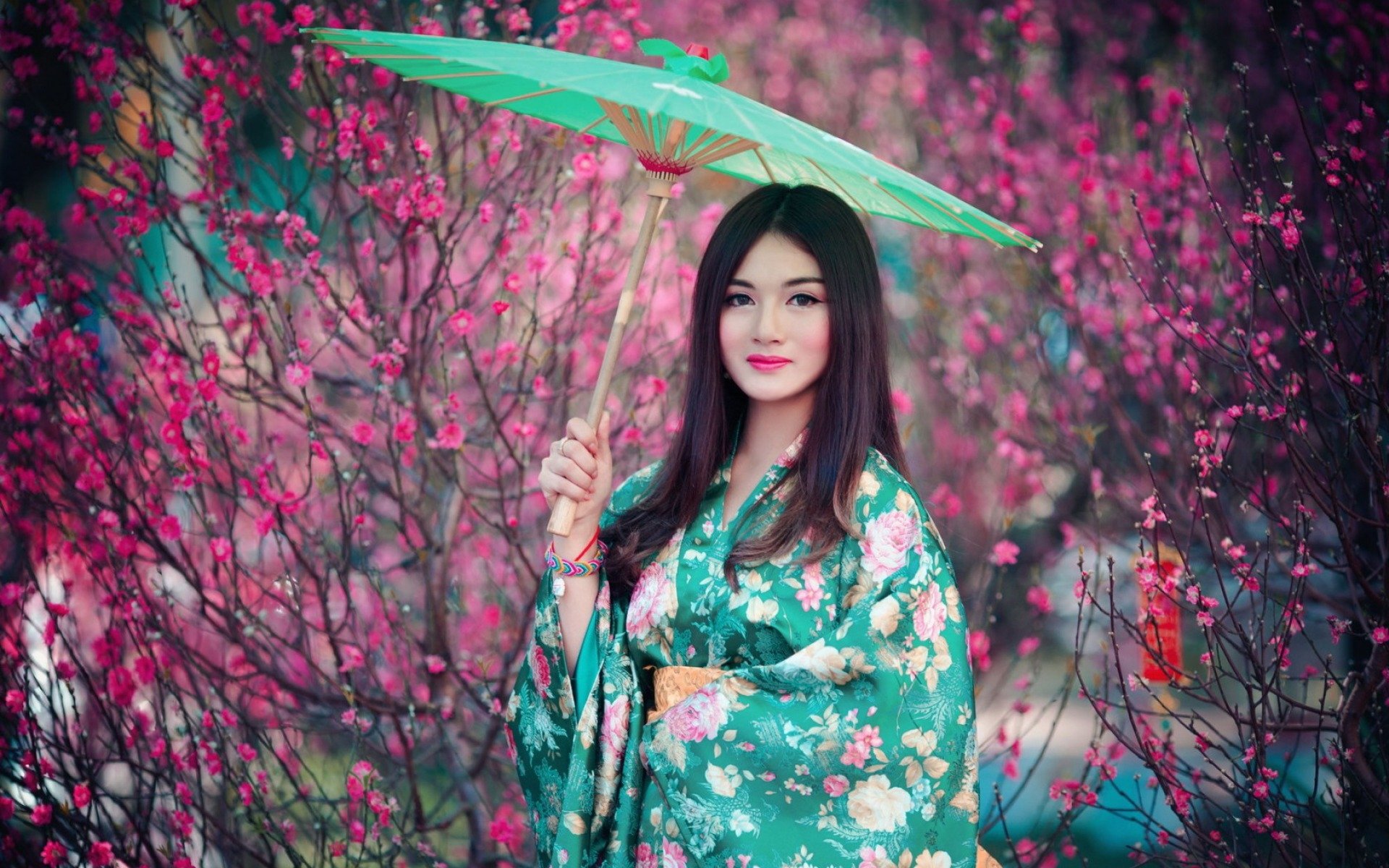Amazing Qiān Yòu Pictures & Backgrounds