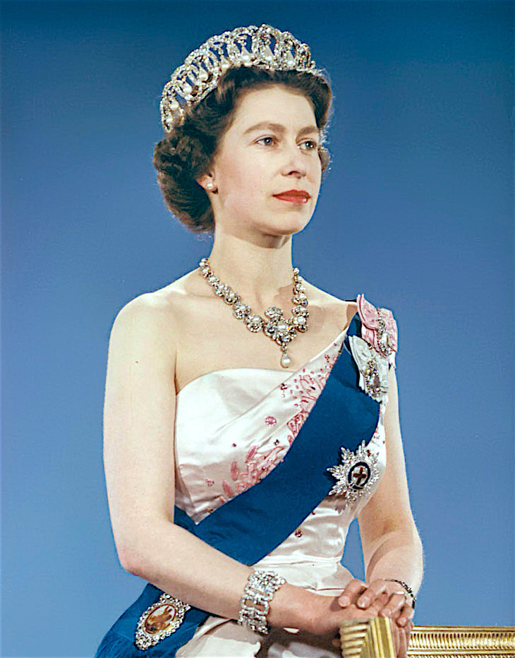 High Resolution Wallpaper | Queen Elizabeth II 730x932 px