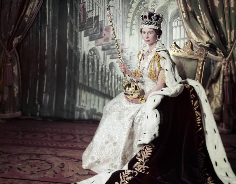 898x701 > Queen Elizabeth II Wallpapers
